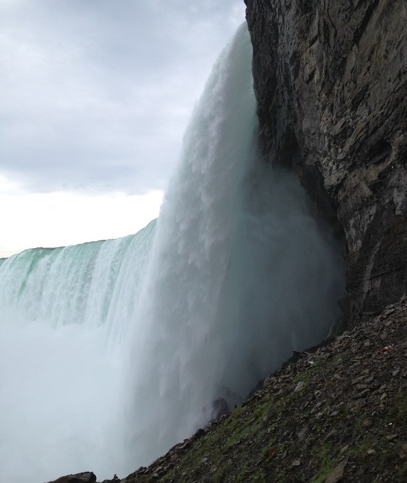 Niagara-Falls-Ontario-Journey-Behind-the-Falls